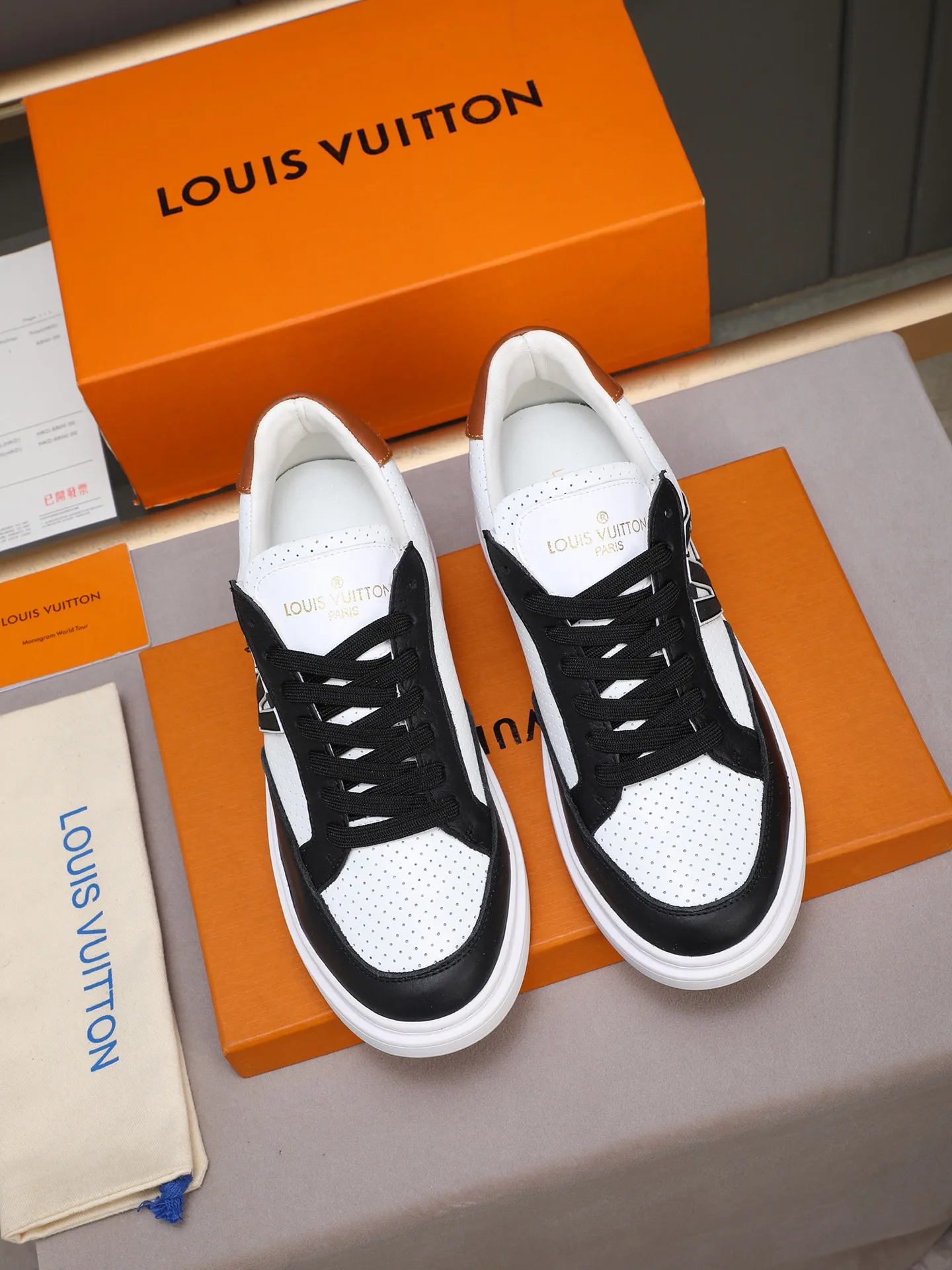 PP420 main model 👍👍👍2025 new LOUIS VUITTON [Luden Yiwei]——LV upper [Lv]🇮🇹Imported first-layer cowhide embossed🇩🇪Inside imported sheepskin lining ➕Non-slip and wear-resistant outsole. Every man's identity is reflected in his elegant and stable upper shoes🚶🏻🚶🏻📯 No matter the wind or rain, the shoe last remains unchanged and can stand the test of time🔍️. ——Code number: 38-44 (45 can be customized)